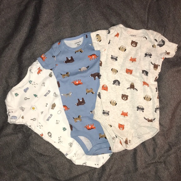 3 Carter’s 9 month onesies - Picture 1 of 1